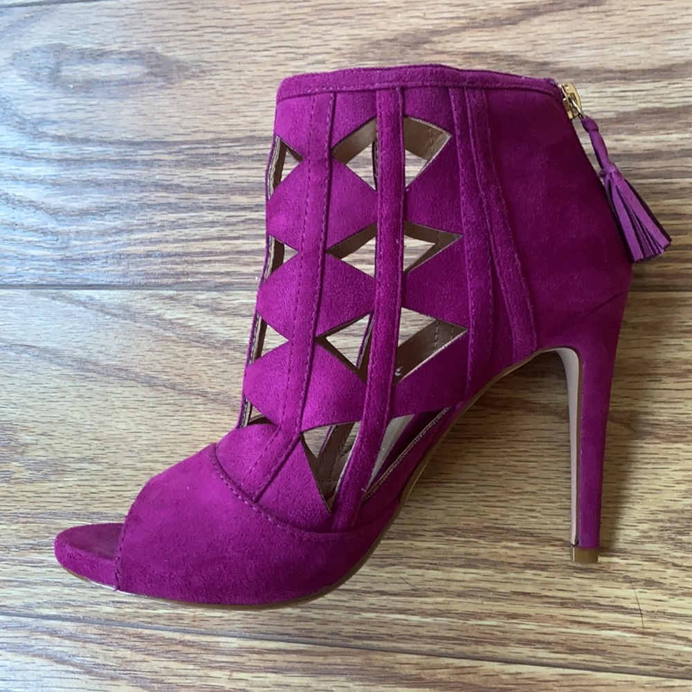SOLD!!! XOXO Woman’s Charisma Pink Cut-Out Heels - Picture 2 of 6